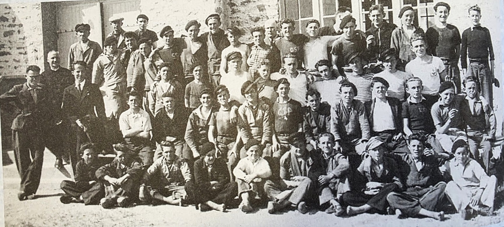 Formateurs et élèves de la promotion 1942