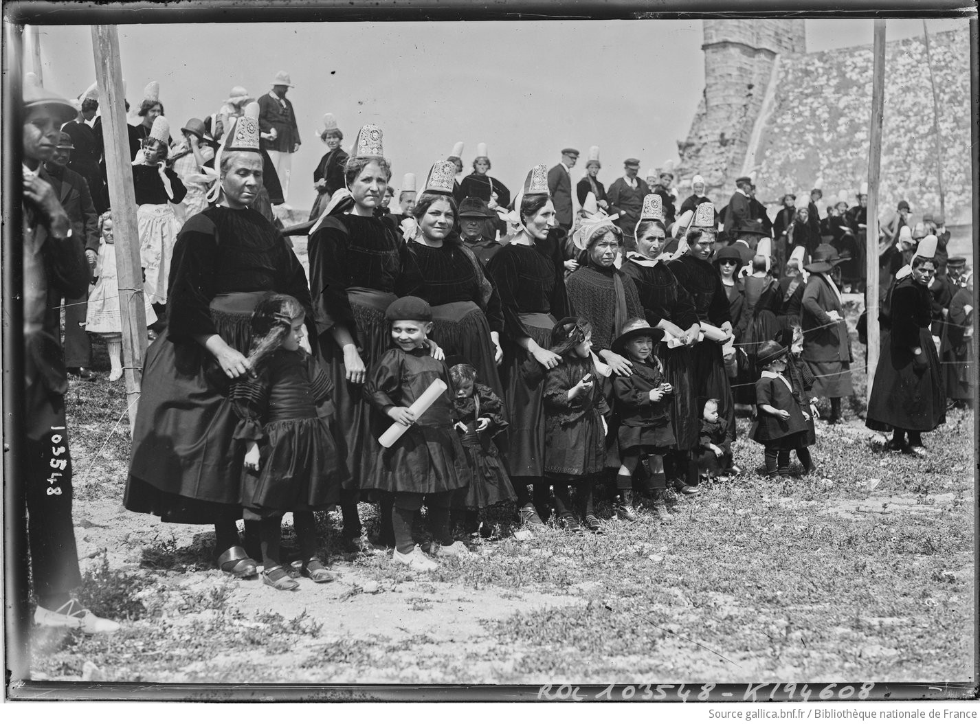 15 8 25 Penmarch veuves et enfants