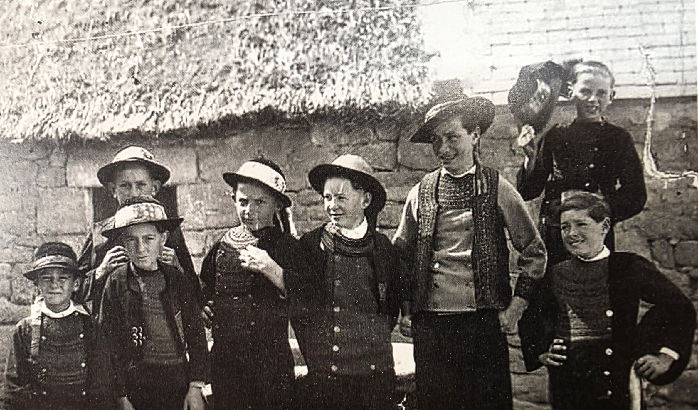 Le groupe de jeunes (milieu des années 30) de Lannig ar Parson