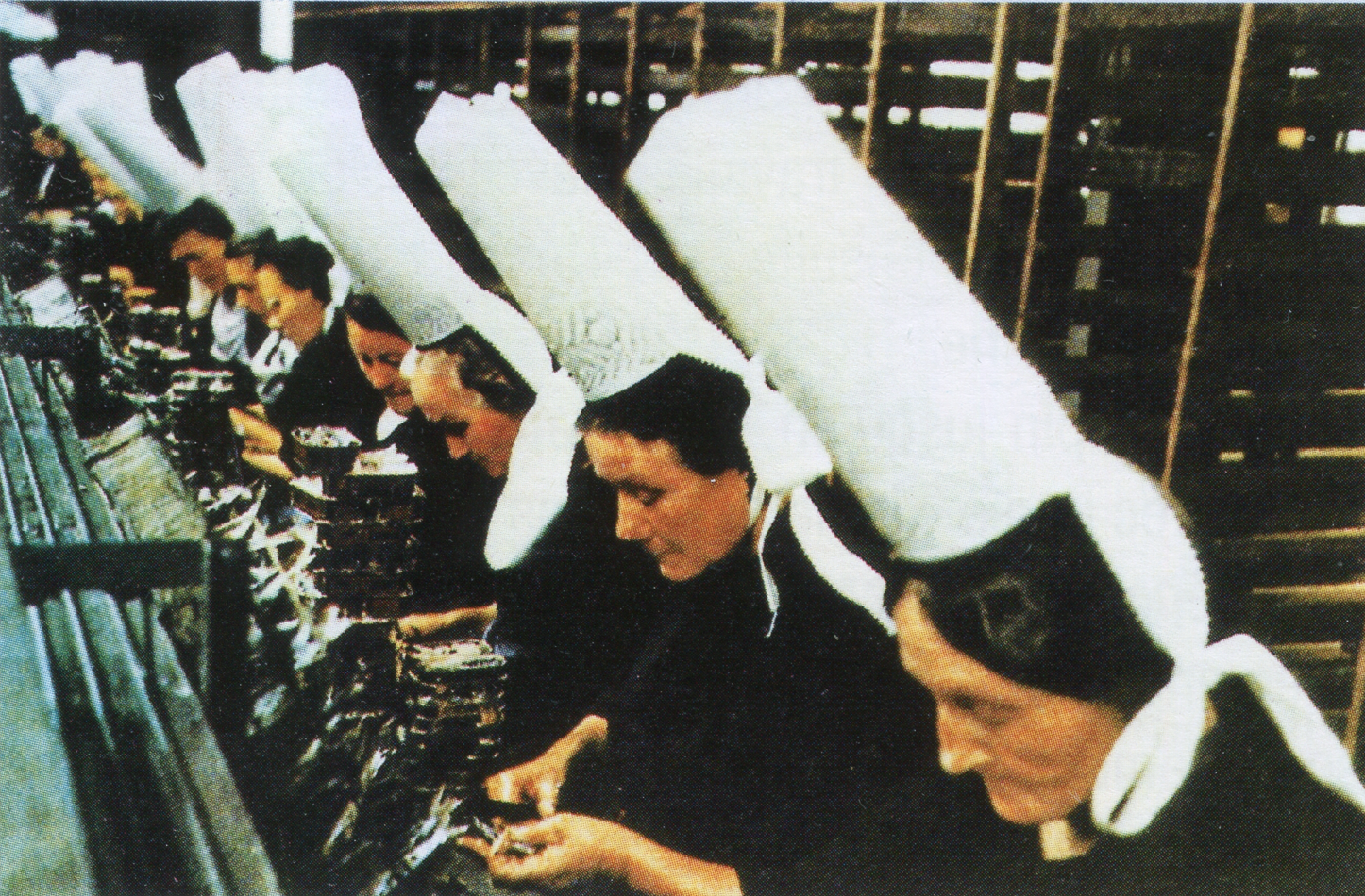 Ouvrières à l'usine Tirot