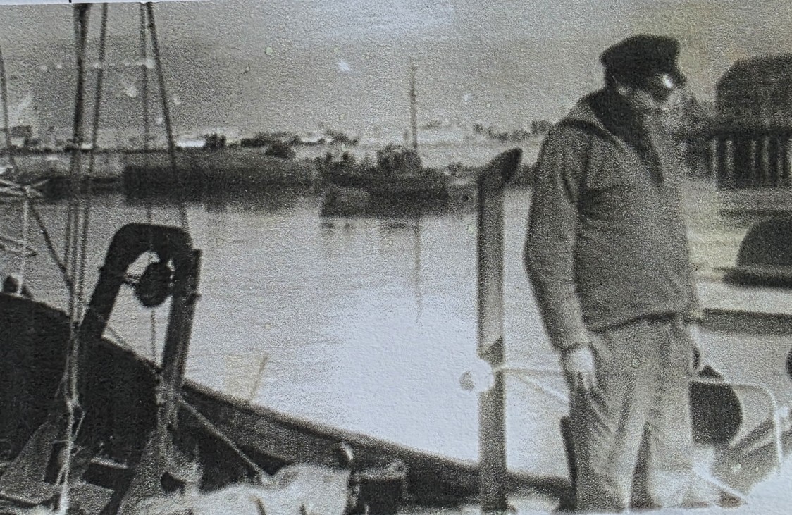 Antoine Donnard sur les quais de Saint-Guénolé