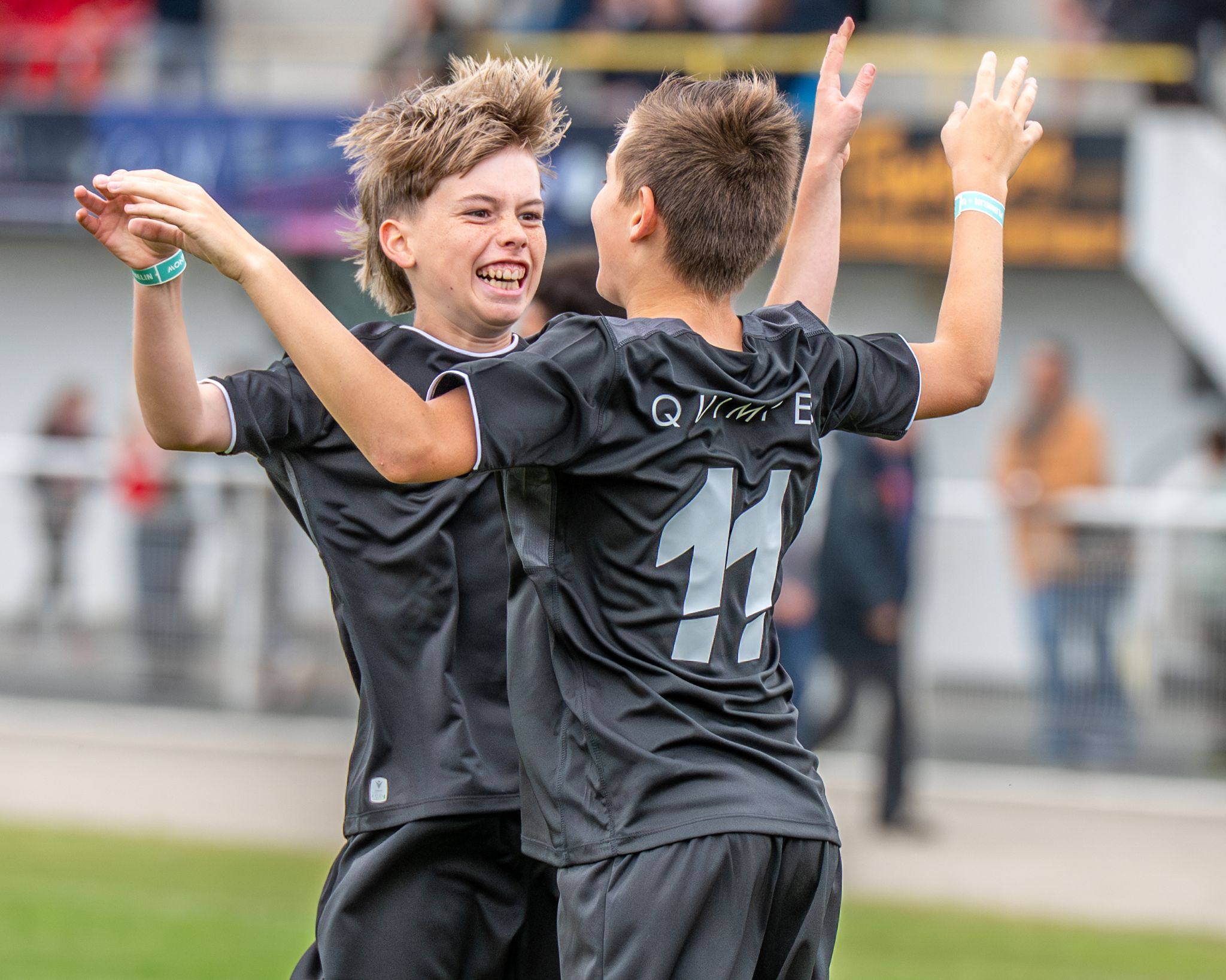 Célébration de but et joie